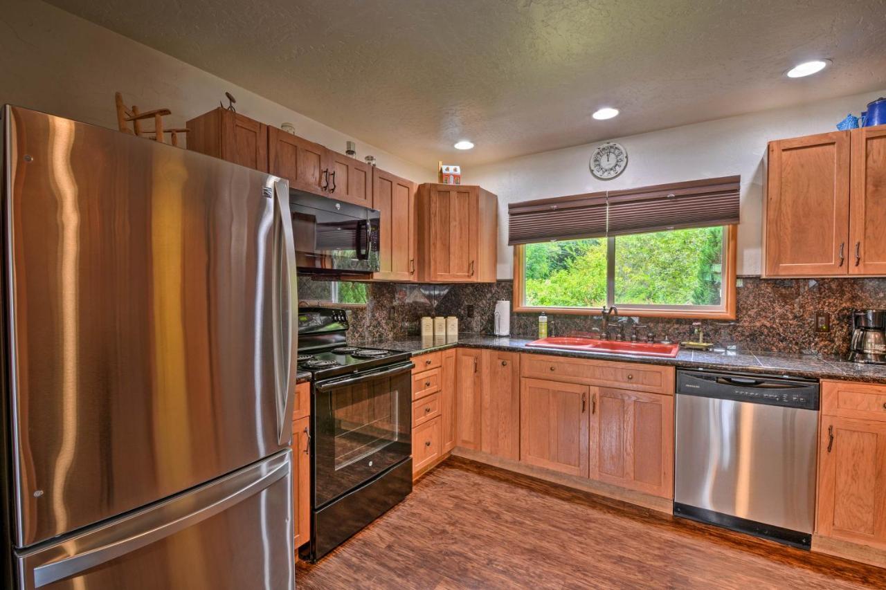 Gold Beach Apartment With Activities - 2 Mi To Ocean Экстерьер фото
